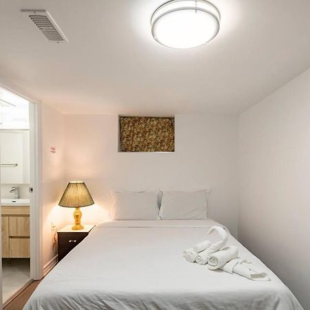 Simple & Tidy Private Rooms Торонто Екстериор снимка