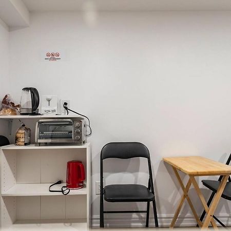 Simple & Tidy Private Rooms Торонто Екстериор снимка