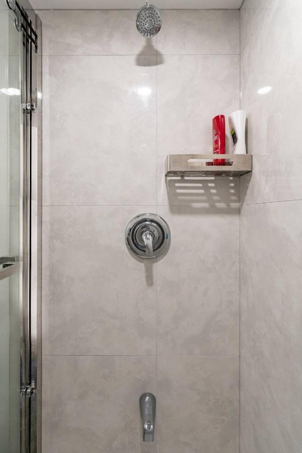 Simple & Tidy Private Rooms Торонто Екстериор снимка