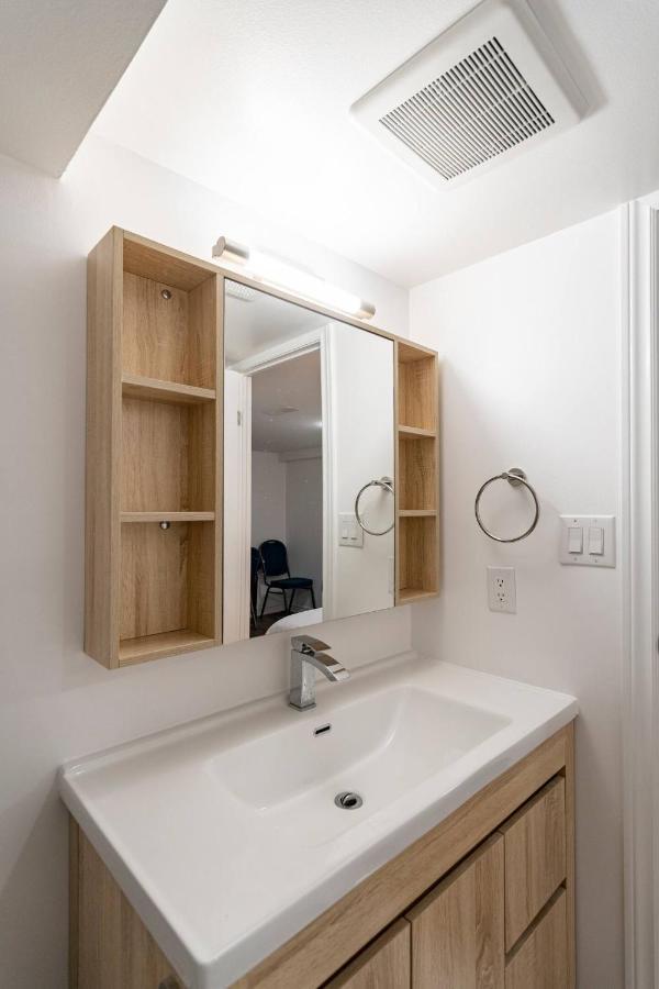 Simple & Tidy Private Rooms Торонто Екстериор снимка
