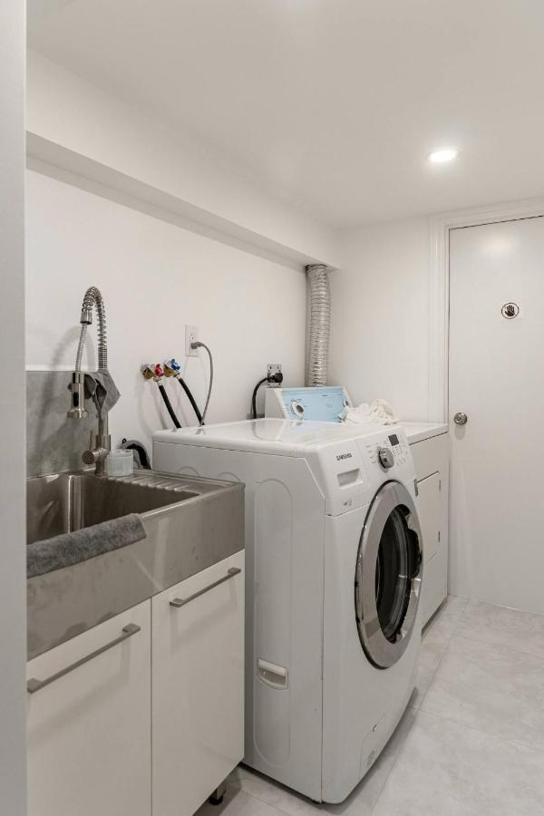 Simple & Tidy Private Rooms Торонто Екстериор снимка