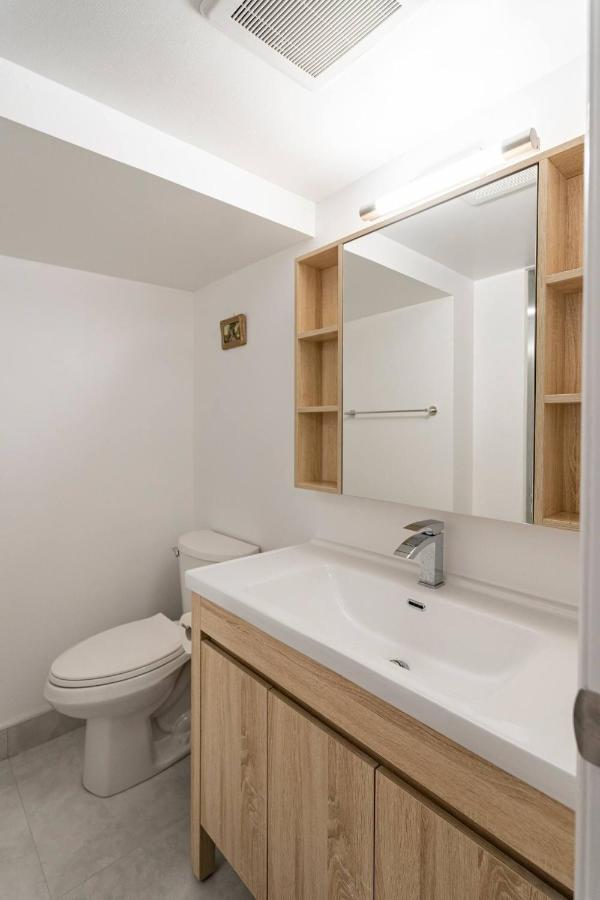 Simple & Tidy Private Rooms Торонто Екстериор снимка